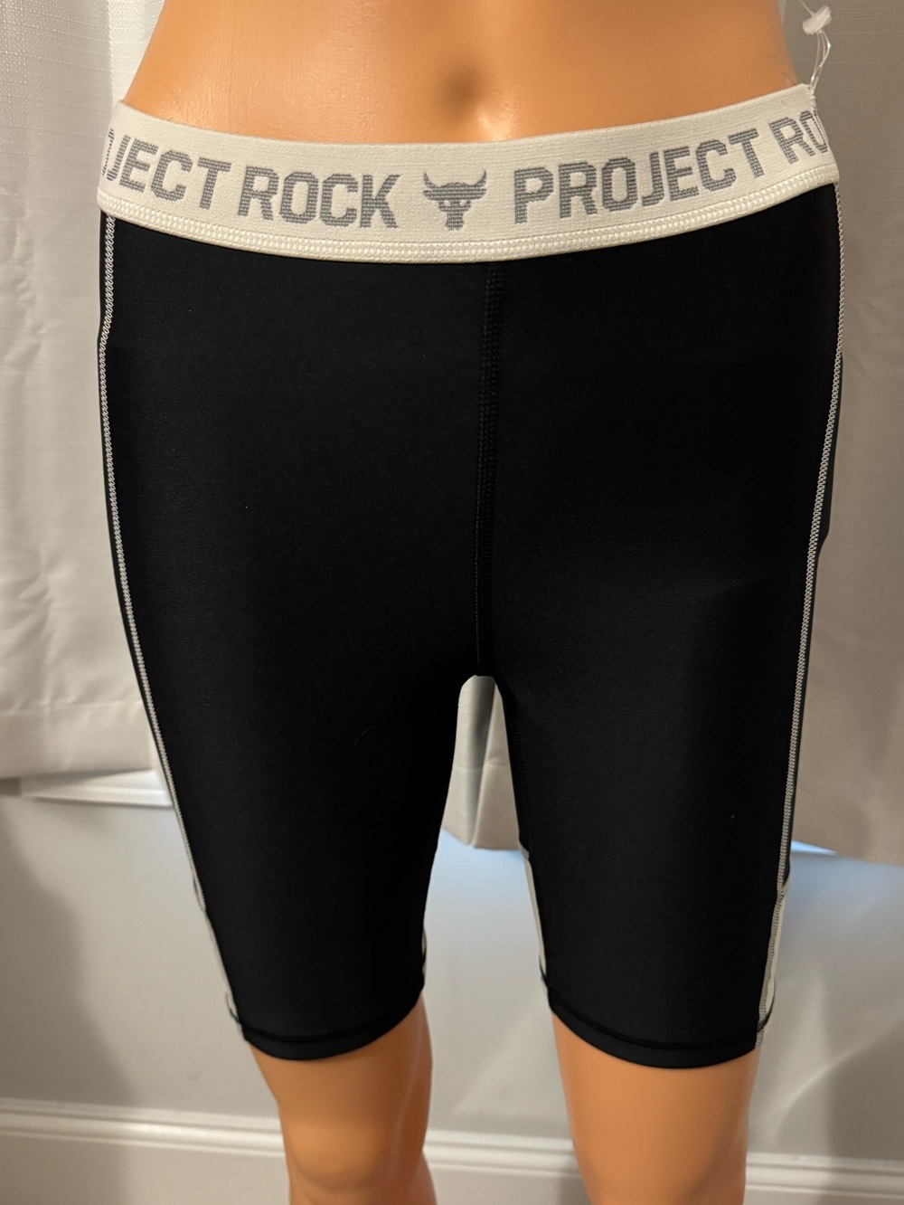 Cool Under Armour Project Rock size S black white compressing shorts new